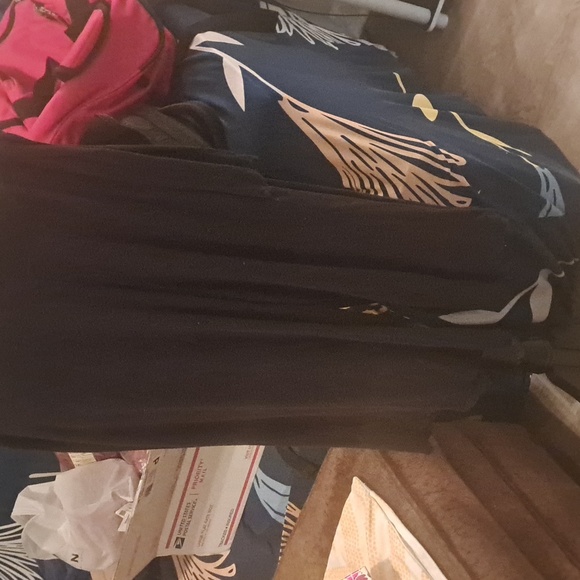 BUY 4 $26.     TOP AND PANTS - Picture 2 of 8